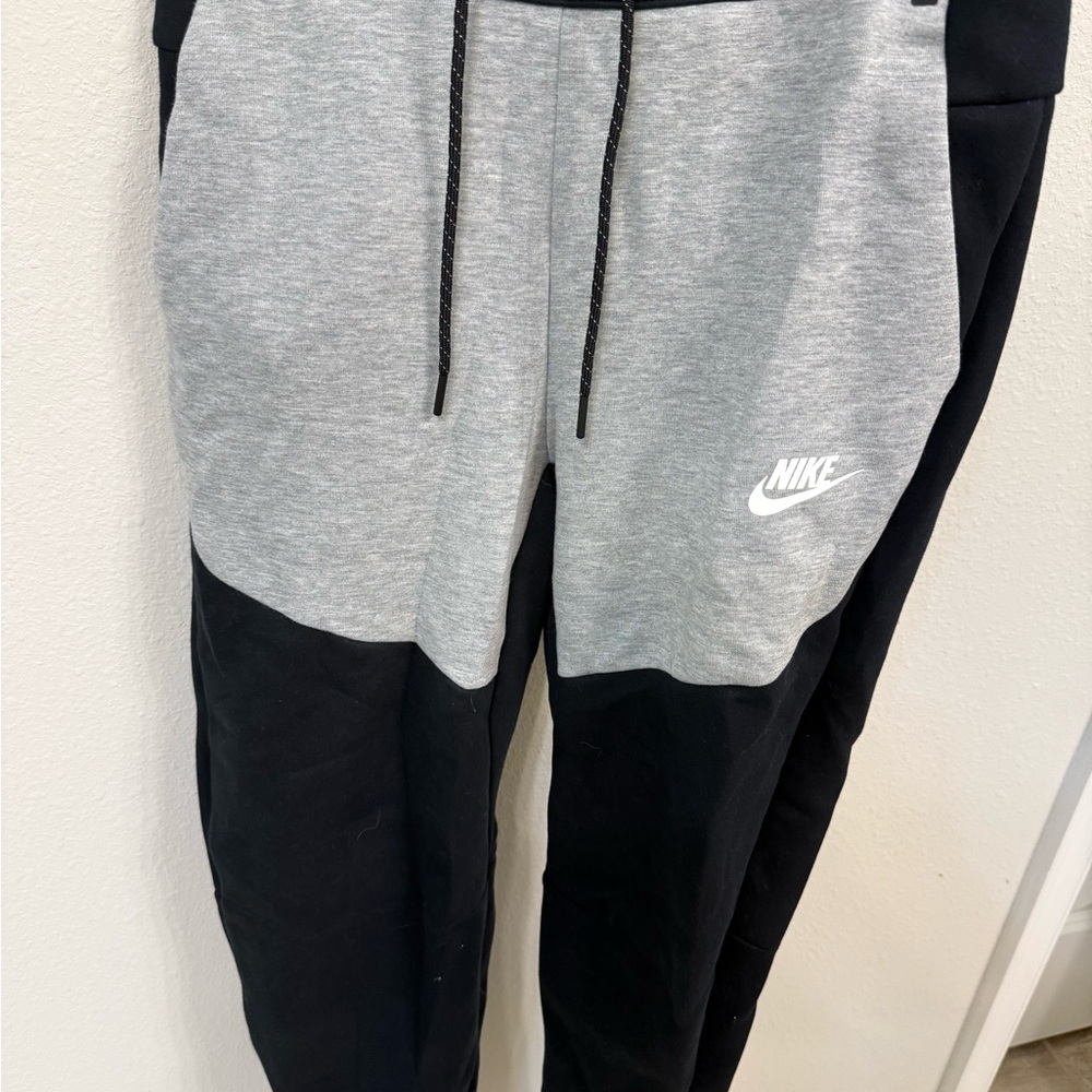 Nike Tech Men's Black and Gray Joggers